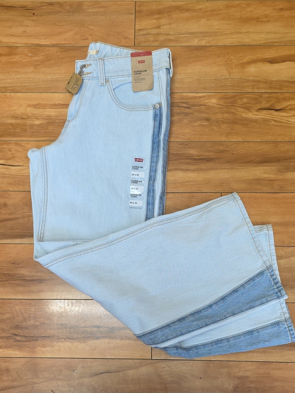 Levi’s Superlow Loose Stripe Jeans Light Wash Two Tone Side Panel 30x32 NEW